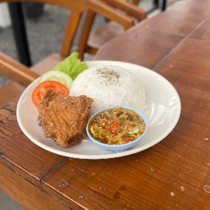 Nasi Ayam Goreng Bawang